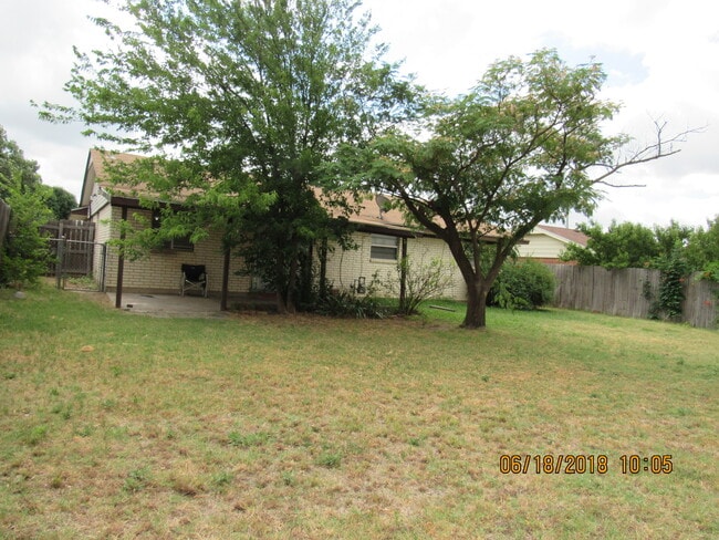 Building Photo - Great home located in Carriage Hills,
