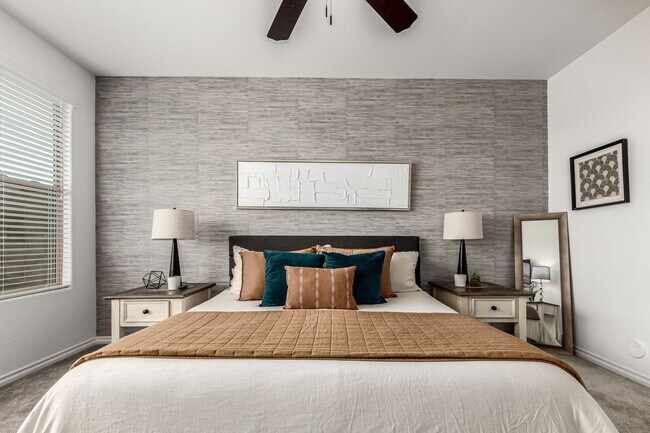 Building Photo - Luxury 2BR + Den Townhome in Amenity-Packed Community - Encanterra