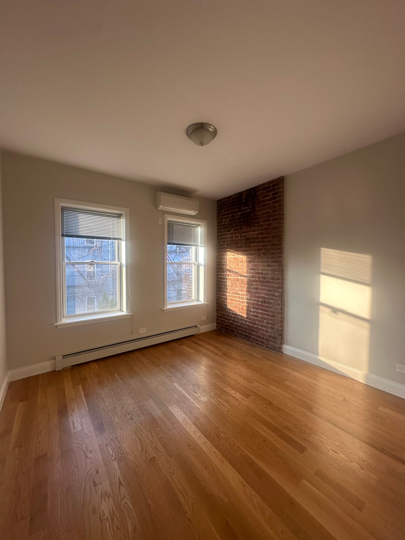 smaller bedrm natural light - 1839 Norman St