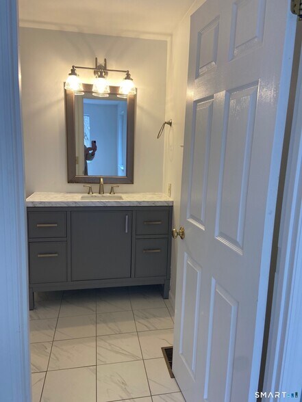 Building Photo - 4 McKendry Ct