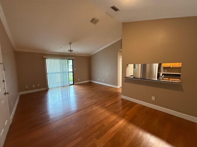 Building Photo - 4053 Crockers Lake Blvd