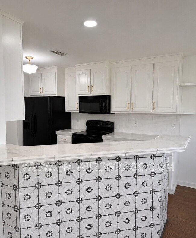 Building Photo - 112 Scarlet oaks Ct