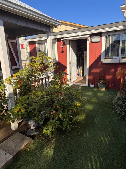 Additional storage shed - 11 Pond Ln