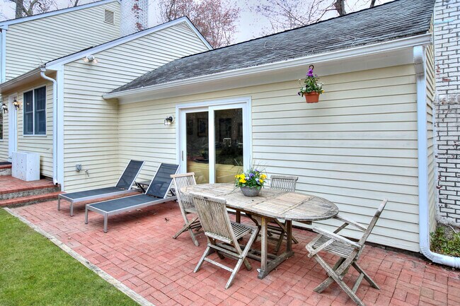 Building Photo - 1 Graystone Ln