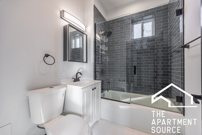 Building Photo - 2842 W Augusta Blvd