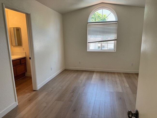 Building Photo - 13216 Pinnacle Ct