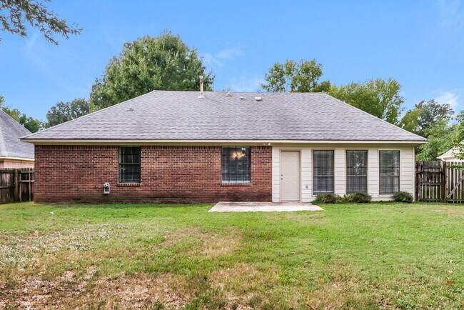 Building Photo - 5818 Southbend Ln