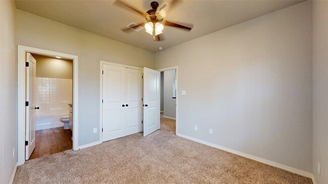 Building Photo - 305 Poplar St