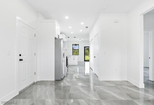 Building Photo - 128 Nave Ave S