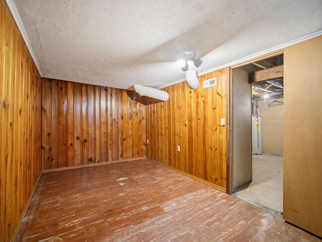Building Photo - 2716 W Everett Ave