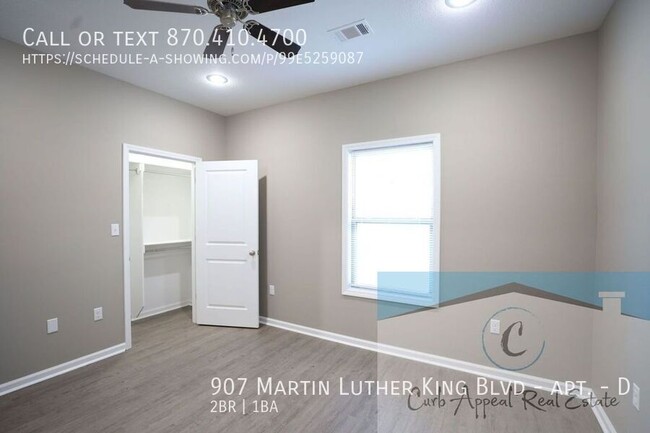 Building Photo - First month move in special $800!!  Luxury...