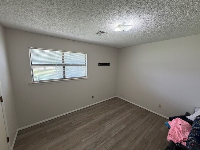 Building Photo - 1657 W Pleasant Grove Rd