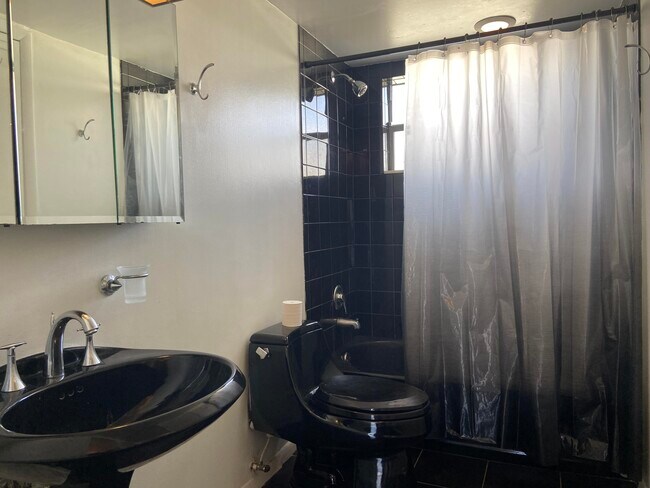 Building Photo - 4500 N Flagler Dr