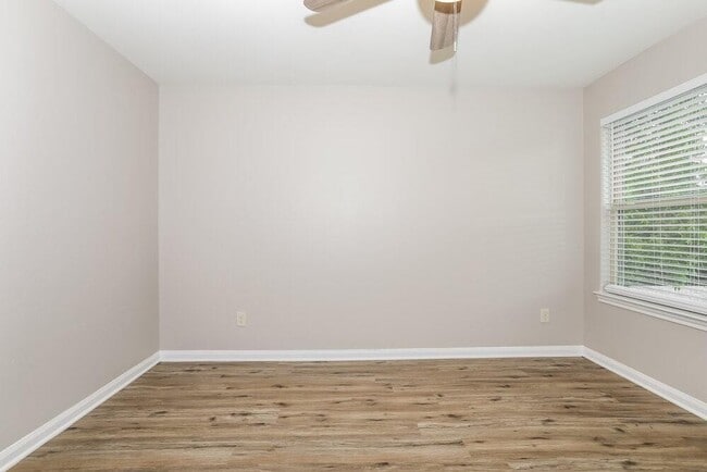 Building Photo - 719 Springwood Dr