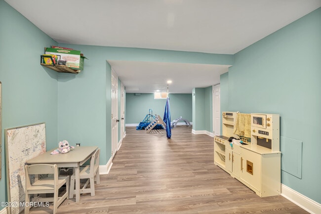 Building Photo - 384 Sairs Ave