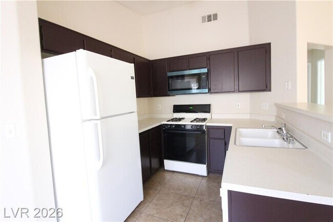 Building Photo - GATED 2 BED/2BATH CONDO IN NORTH LAS VEGAS