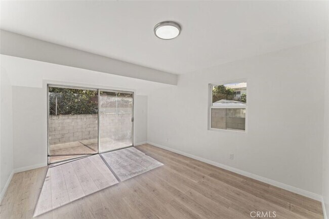 Building Photo - 14722 Strathern St