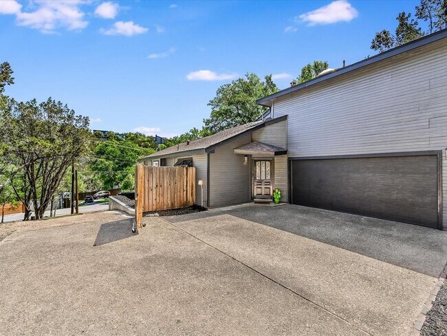 Building Photo - 2712 Geronimo Trail