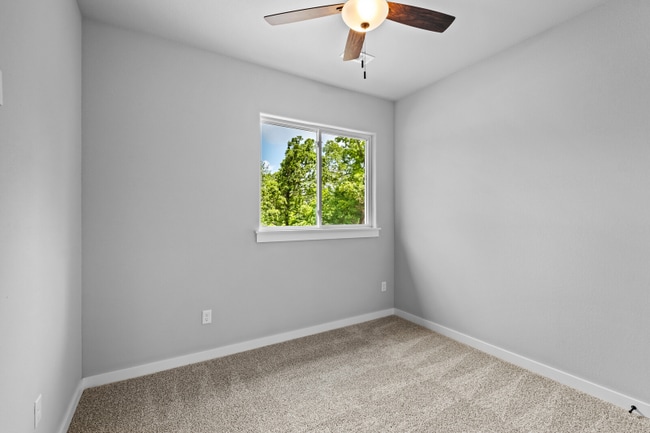 Building Photo - 2 Brightling Ln