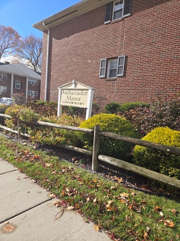 Building Photo - 25 Arlington Rd