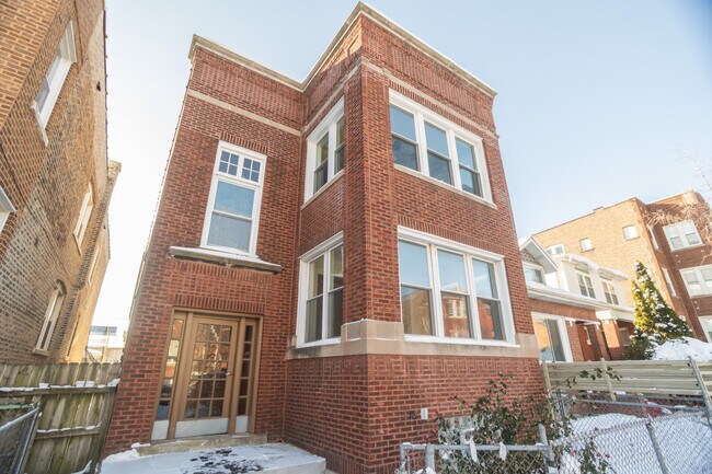 Building Photo - 3033 W Gunnison St