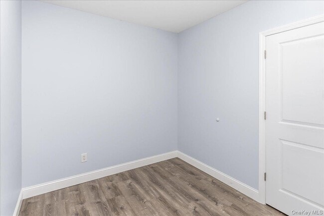 Building Photo - 534 Bellmore Rd