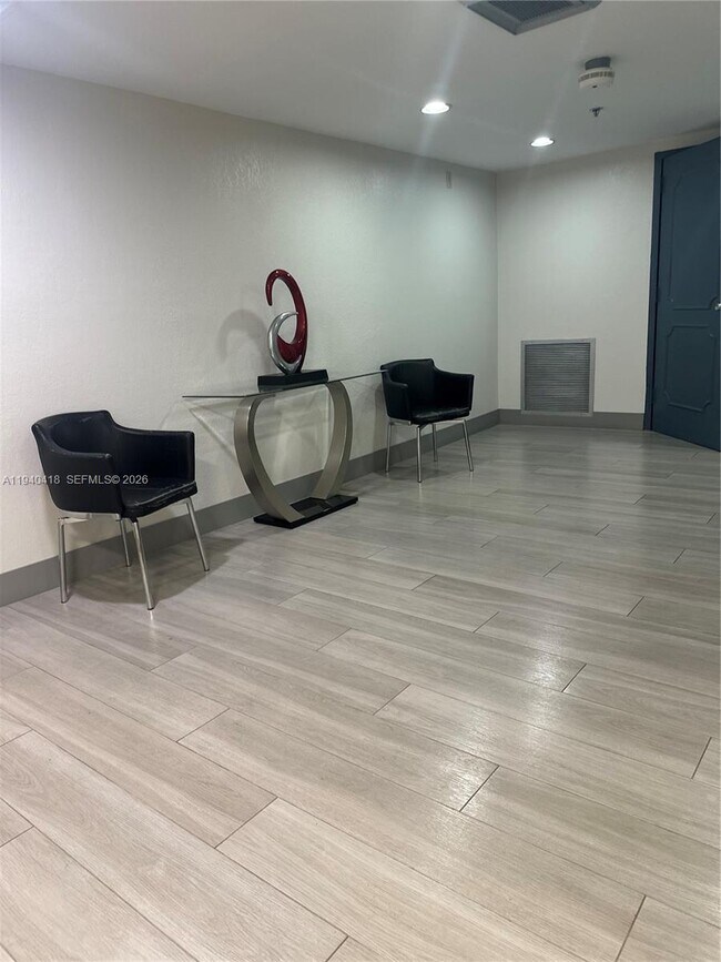 Building Photo - 919 Hillcrest Dr