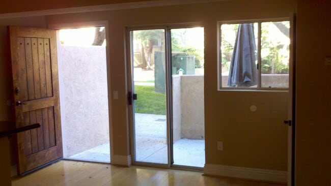 Building Photo - Gorgeous Studio in the Venetian Community ...