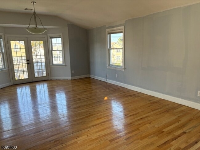 Building Photo - 728 Linden Ave