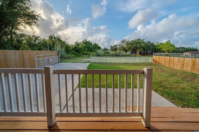 Building Photo - 1131 S 8th St