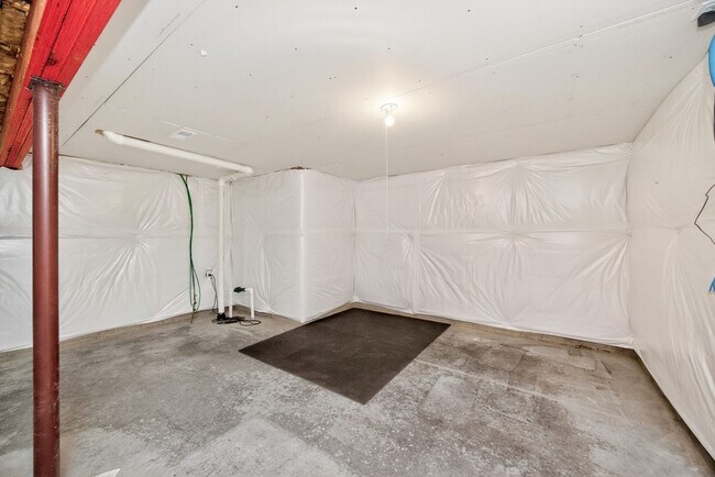 Building Photo - MODERN COMFORT!! 3 Bedroom, 2 Bathroom Home in Ankeny!