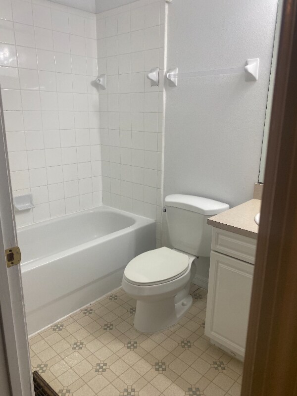 Building Photo - 400 Australian Way