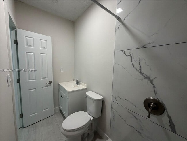 Building Photo - 10921 SW 144th Ave
