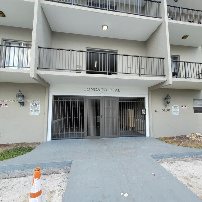 Building Photo - 5100 SW 41st St