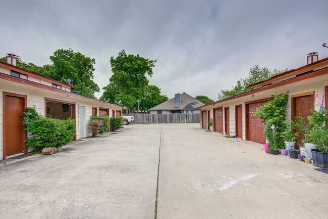 Building Photo - 3061 Olympia Dr