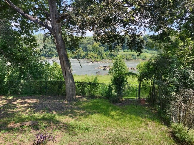 Building Photo - Downtown PC with River View