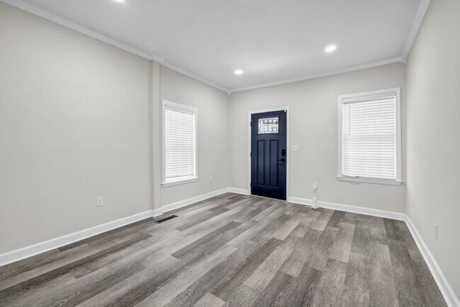 Building Photo - CHARMING 4 BEDROOM BUNGALOW IN THE HEART O...