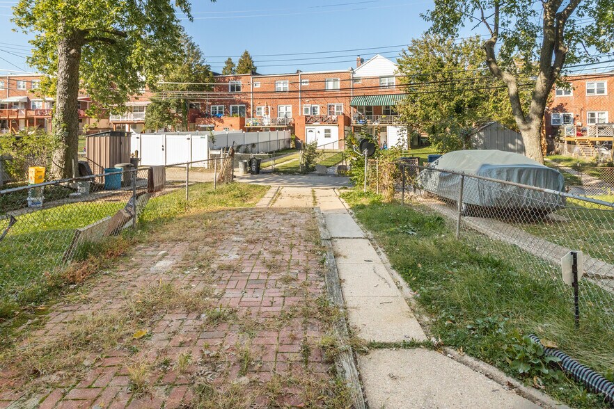 Backyard - 7840 Hillsway Ave
