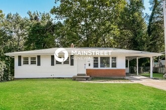 Building Photo - 3 Bedroom Pet-Friendly Home in St. Louis, MO with Main Street Renewal