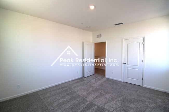 Building Photo - Newer 4bd/3ba Folsom Home with 2 Car Garage