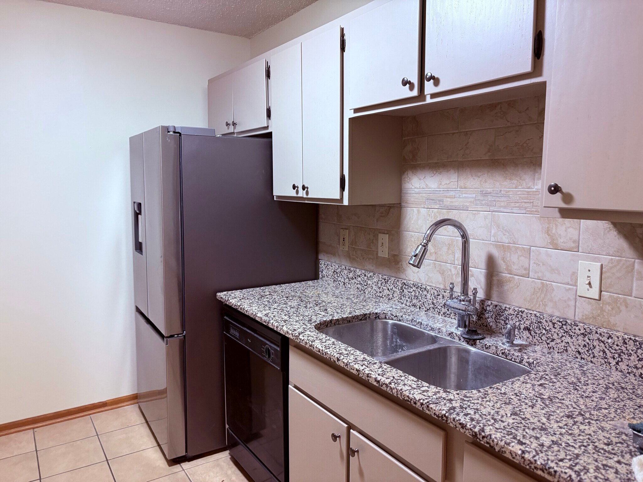 Kitchen - 4553 Scott Trl