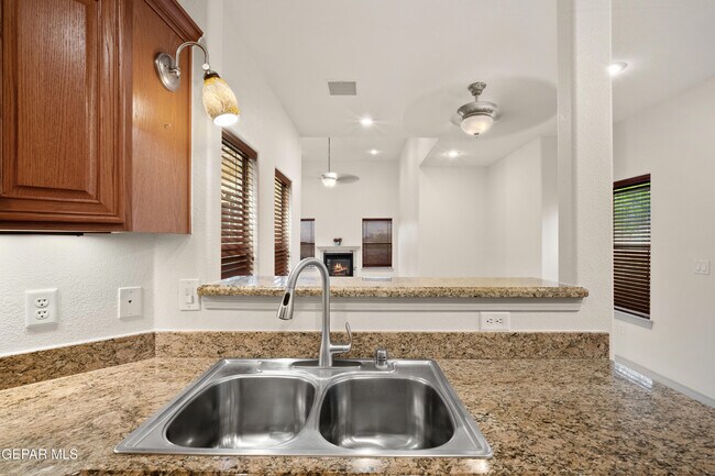 Building Photo - 5939 Bandolero Dr