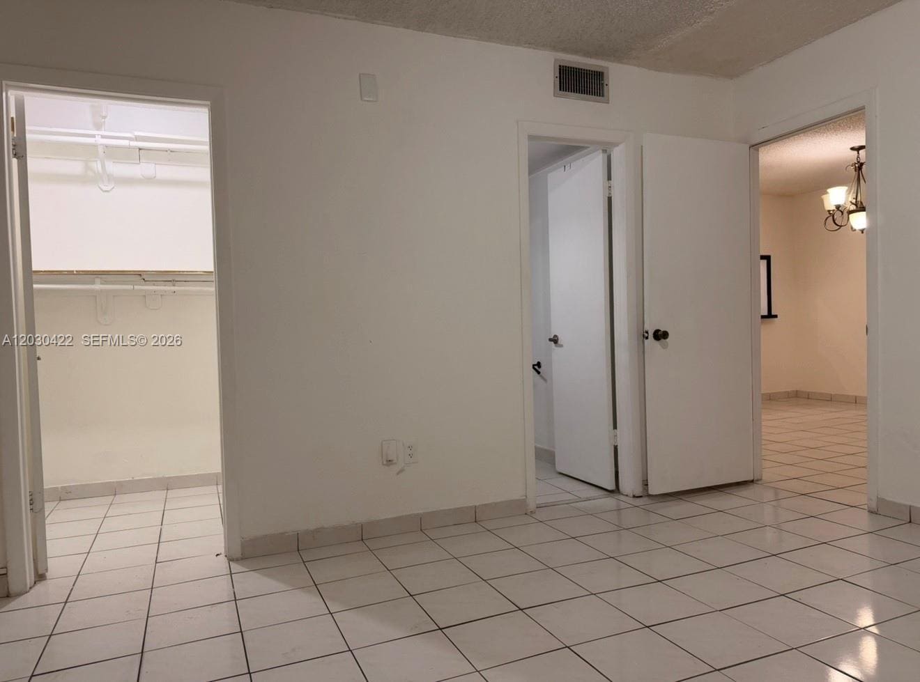 Building Photo - 1035 W 77th St