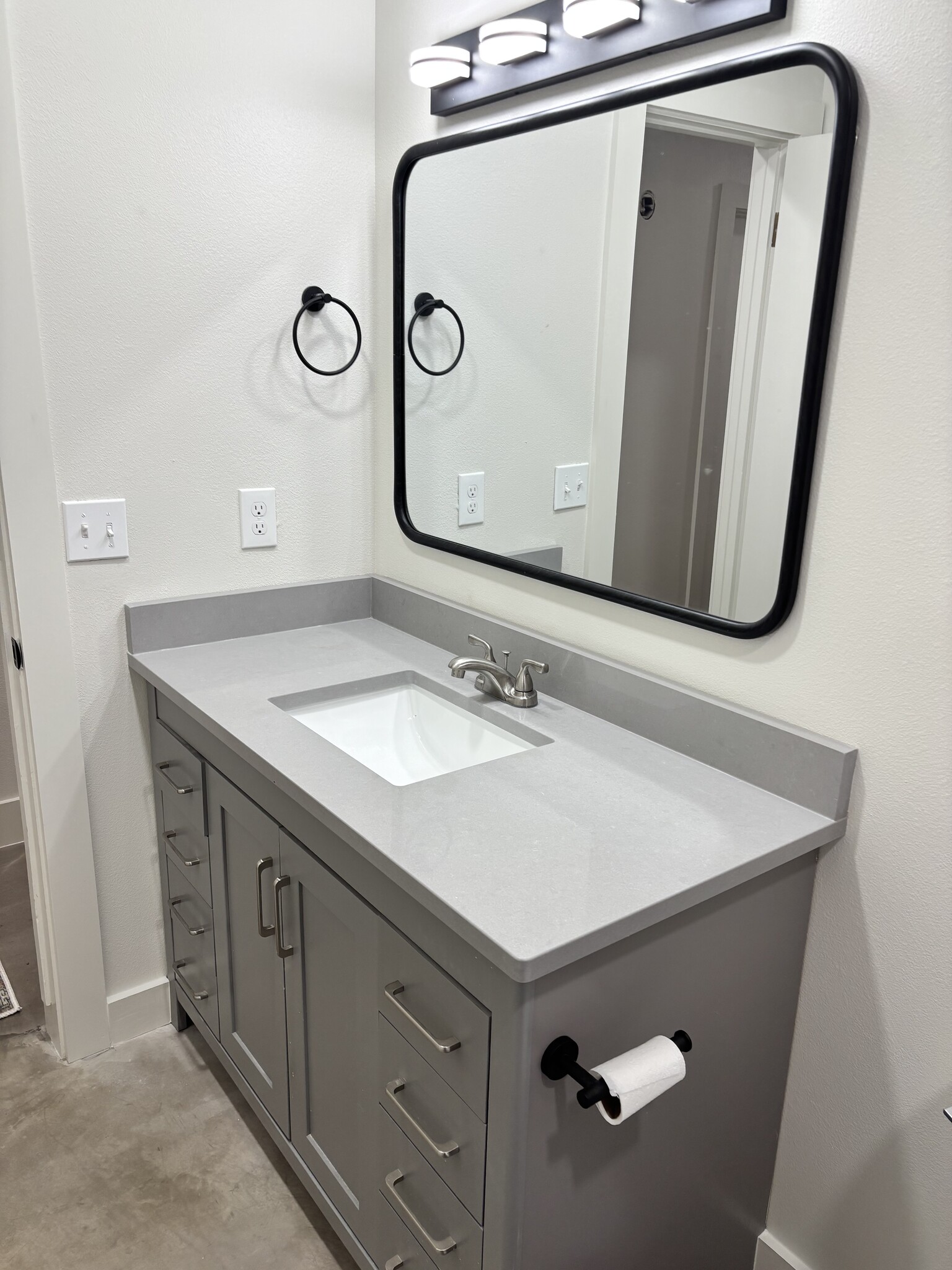 Shared bathroom - 726 Bancroft Way