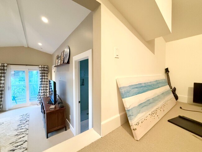 Building Photo - 251 San Pedro Ave