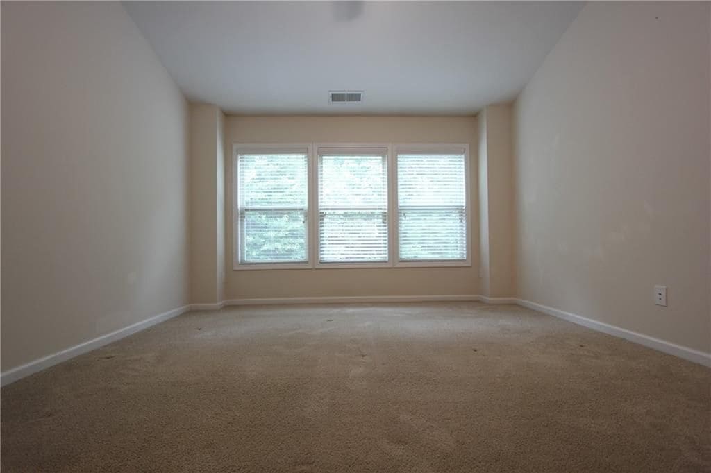 Building Photo - 2132 Greencrest Cir