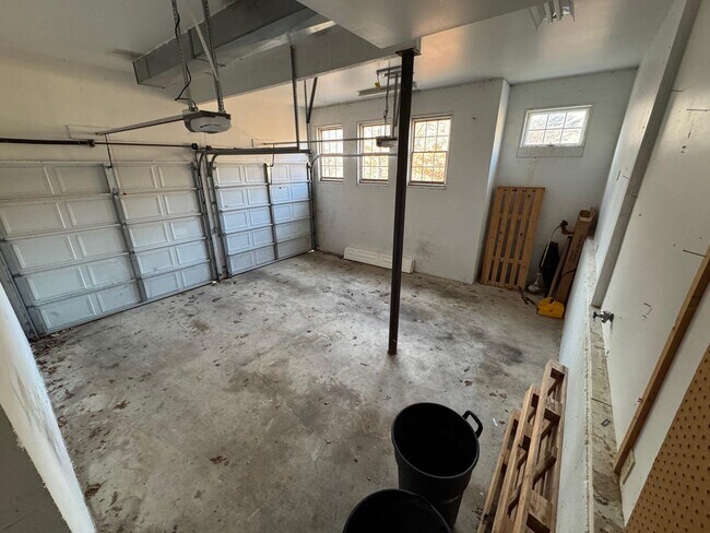 Building Photo - 141 Player Ct