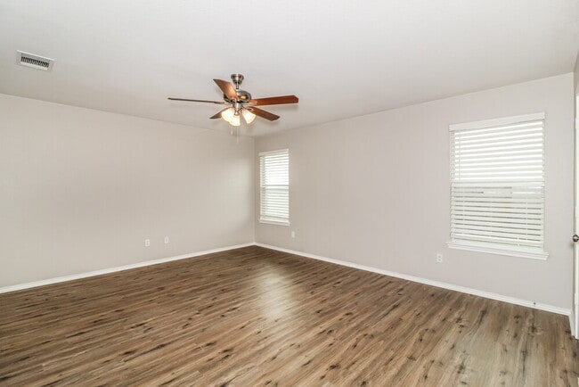 Building Photo - 1021 Shadow Creek Blvd