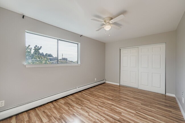 Building Photo - 1608 Secrest St
