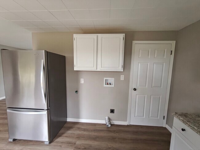 Building Photo - 700 High Street Ext